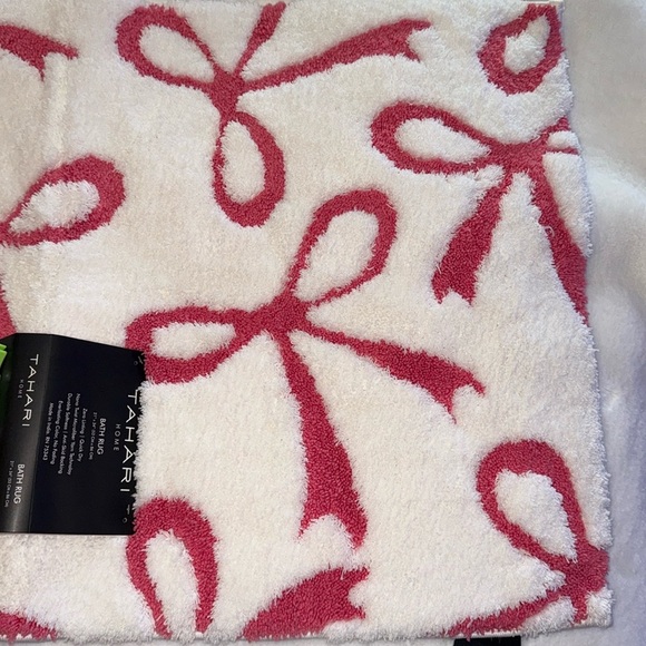 NEW Tahari pink Bow/ Ribbon Holiday Bathroom Rug🎀 🎀🎀🎀🎀 - Picture 3 of 7